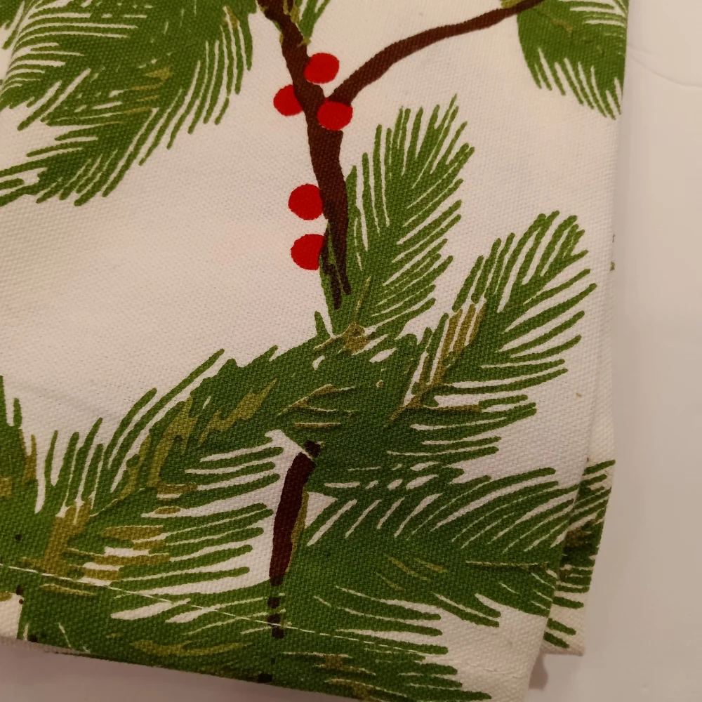 NWOT Crate & Barrel Pinebough Cloth Napkins 21